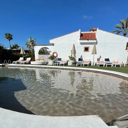 Rainbow Golf Bungalows, Gay Men-only Village de vacances