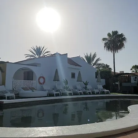 Prázdninový areál Rainbow Golf Bungalows, Gay Men-only 3*