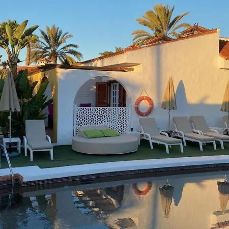 Rainbow Golf Bungalows, Gay Men-only Üdülőpark 3*