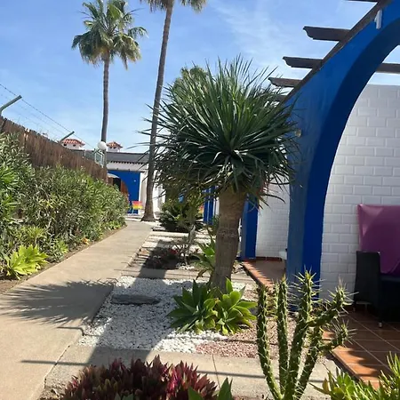 База отдыха Rainbow Golf Bungalows, Gay Men-only