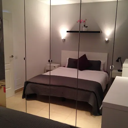 Prázdninový areál Rainbow Golf Bungalows, Gay Men-only