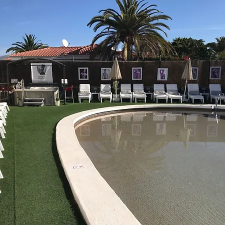 Πάρκο διακοπών Rainbow Golf Bungalows, Gay Men-only