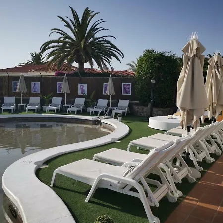 Rainbow Golf Bungalows, Gay Men-only Üdülőpark Maspalomas (Gran Canaria)