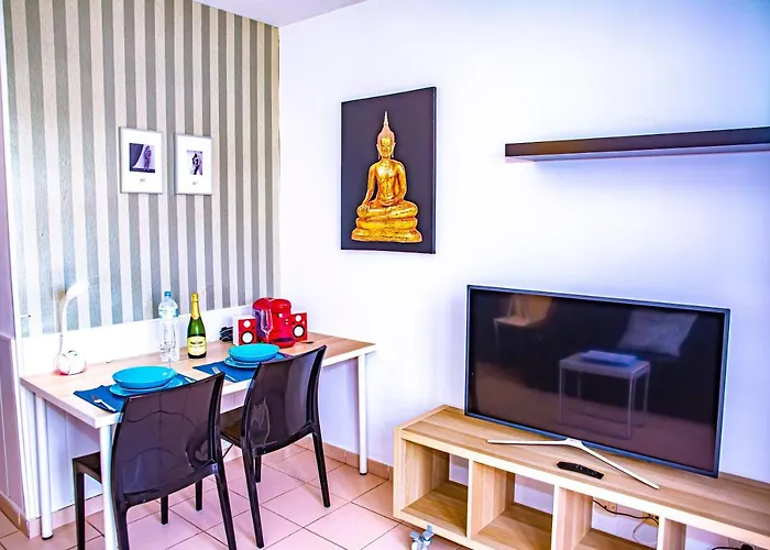 Rainbow Golf Bungalows, Gay Men-only База отдыха