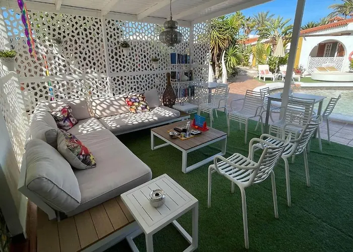 База отдыха Rainbow Golf Bungalows, Gay Men-only