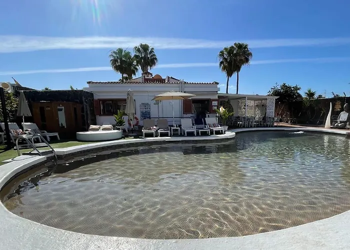 Rainbow Golf Bungalows, Gay Men-only База отдыха 3*