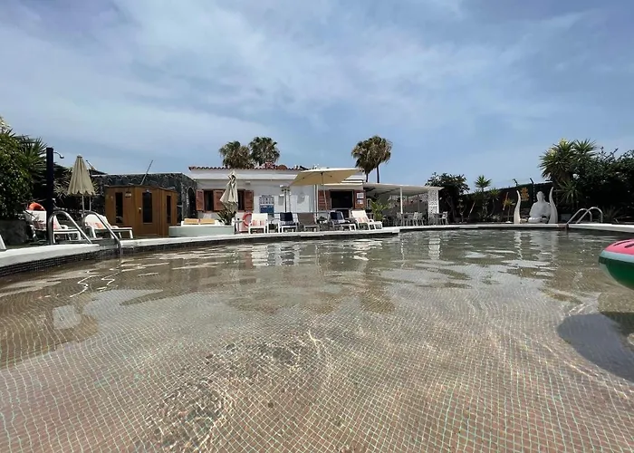 Rainbow Golf Bungalows, Gay Men-only База отдыха 3*