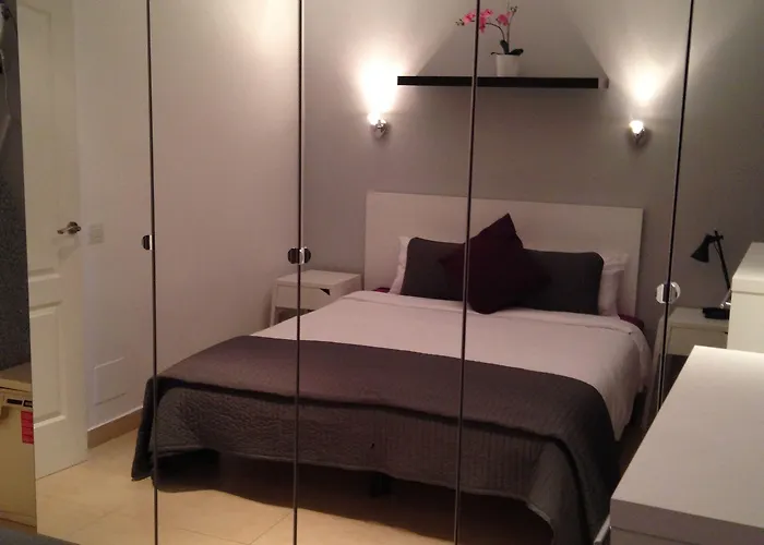 База отдыха Rainbow Golf Bungalows, Gay Men-only