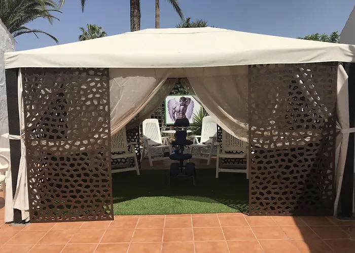 Rainbow Golf Bungalows, Gay Men-only База отдыха Маспаломас