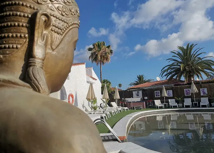 Rainbow Golf Bungalows, Gay Men-only База отдыха Маспаломас