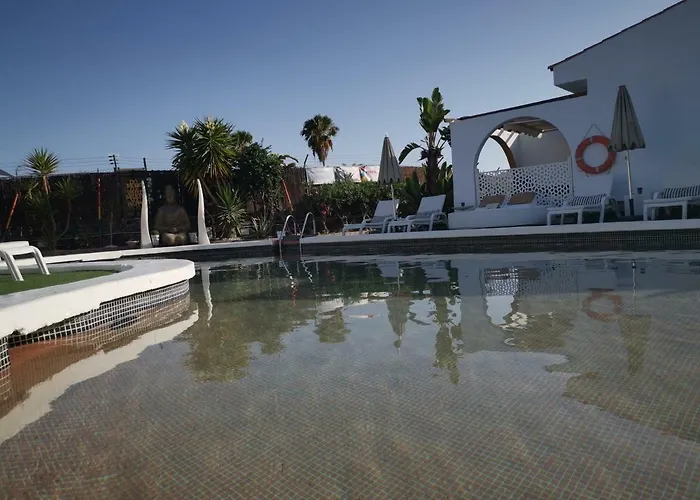 База отдыха Rainbow Golf Bungalows, Gay Men-only