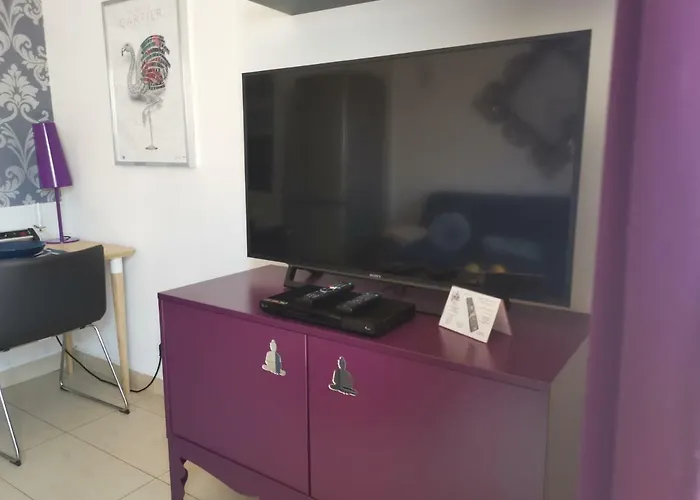 База отдыха Rainbow Golf Bungalows, Gay Men-only