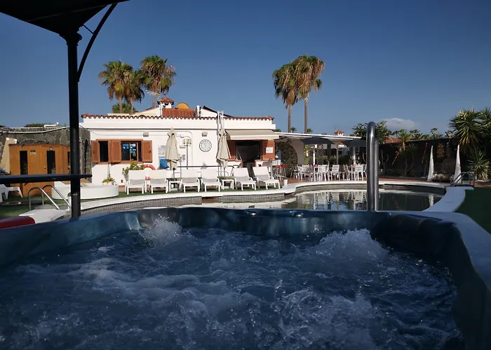 Kompleks wypoczynkowy Rainbow Golf Bungalows, Gay Men-only